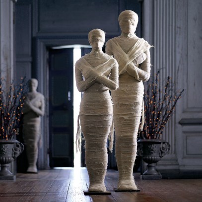 lifesized-wrapped-mummy-statues-1
